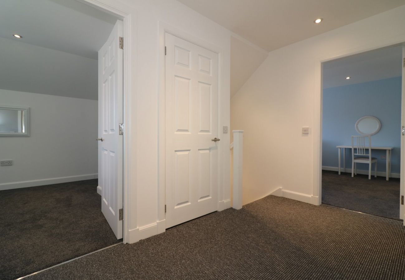 Apartment in Glasgow - Railway House 5 bed - Maryhill